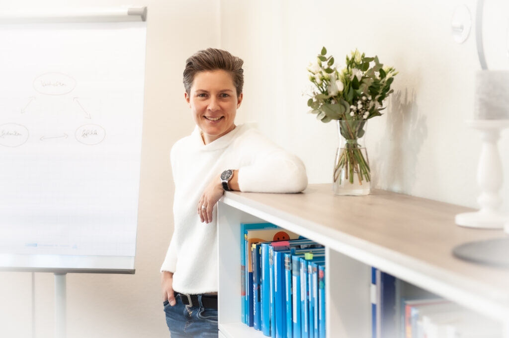 Dr. Julia Lange